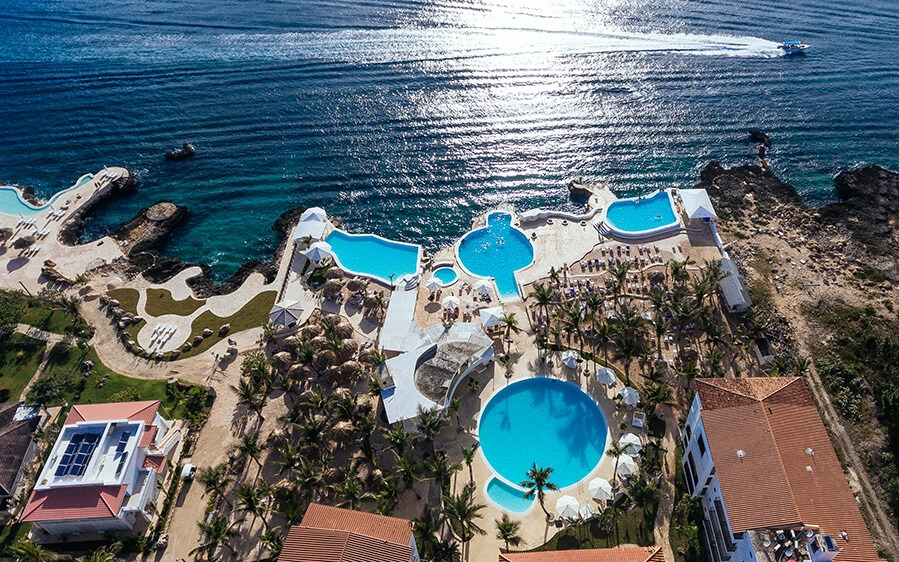 HM Alma de Bayahibe boutique hotel with modern design and rooftop pool in Bayahibe, Dominican Republic.