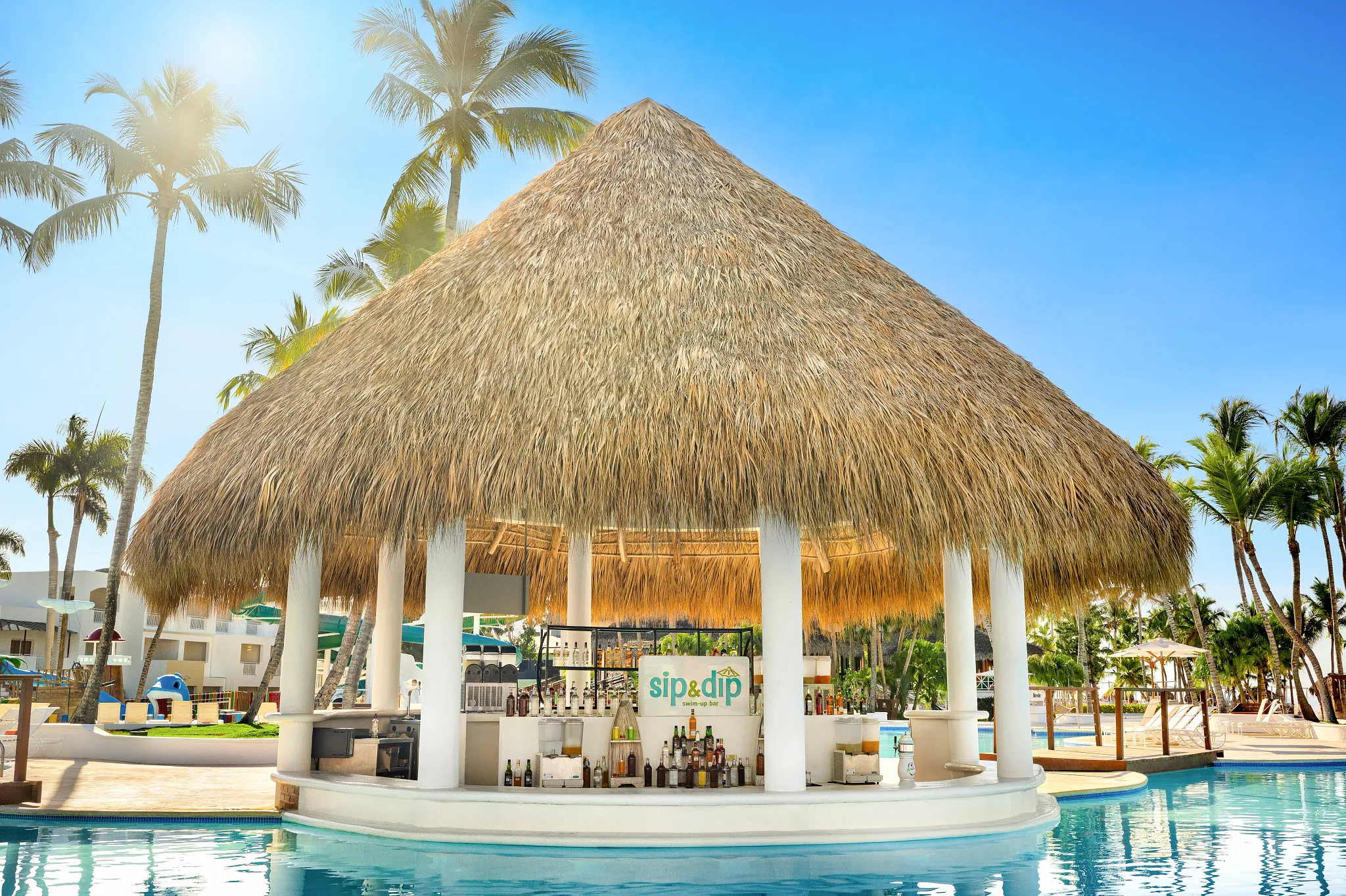 Sip & Dip swim-up bar at Sunscape Dominicus La Romana featuring a poolside bar, refreshing cocktails, and a relaxed tropical atmosphere.
